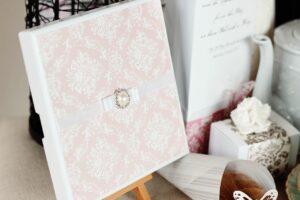結婚式の二次会に招待するタイミングはいつがベスト？