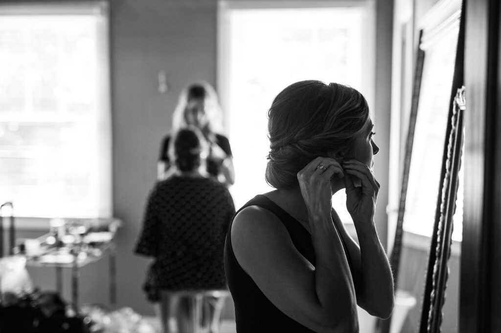 結婚式場でのドレス試着は提携ショップはどこでできる？