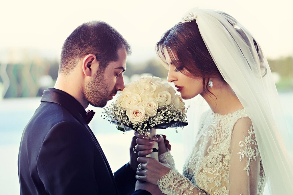 ブライダルフェアに行かないカップルはどうすれば理想の結婚式を叶えられる？