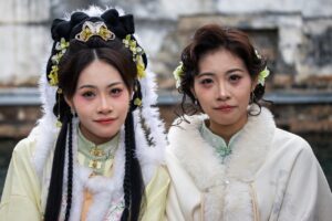 式場見学の服装は女性にとってどう選ぶべき？