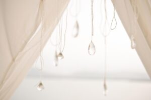 結婚式場の見学は何件予約すれば決まる？